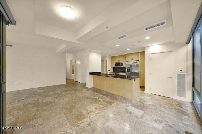 Building Photo - 7121 E Rancho Vista Dr