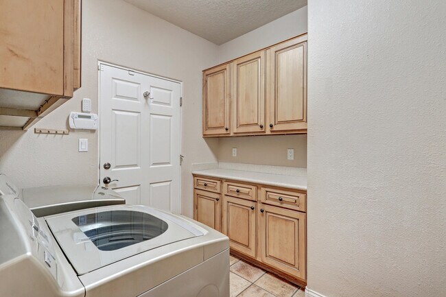 Building Photo - 8415 Disney Pl NE