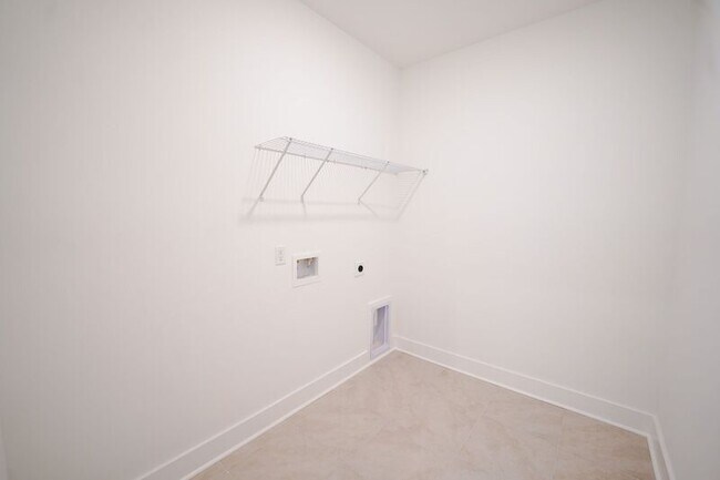 Building Photo - 128 Kingswood Cir