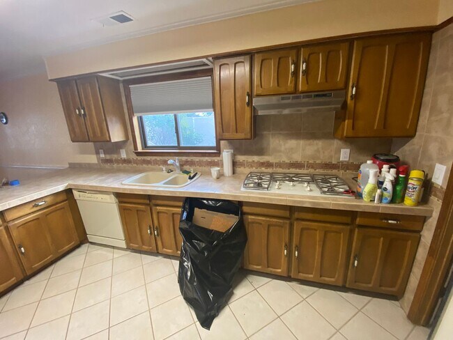 Building Photo - Beautiful 3 Bedroom Home in NE Albuquerque