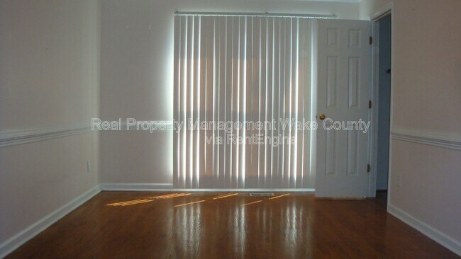 Building Photo - 2912 Isabella Dr