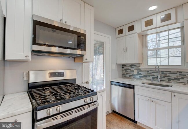 Building Photo - 6916 New Hampshire Ave