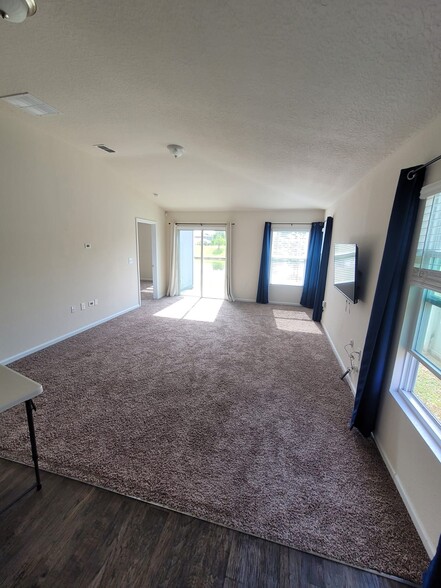 Living room - 8297 Meadow Walk Ln