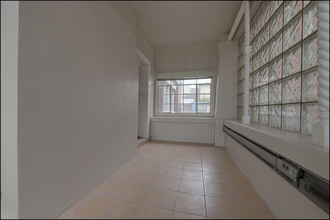 Building Photo - 1420 Hawthorne St