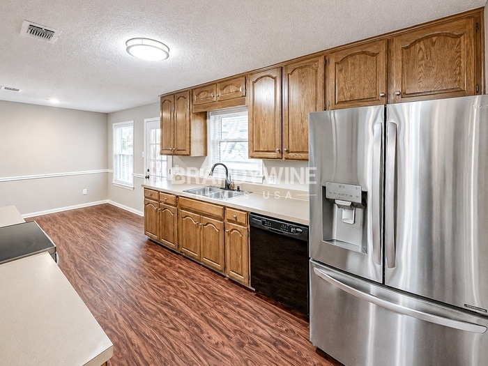 Building Photo - 5233 Hill Ridge Dr