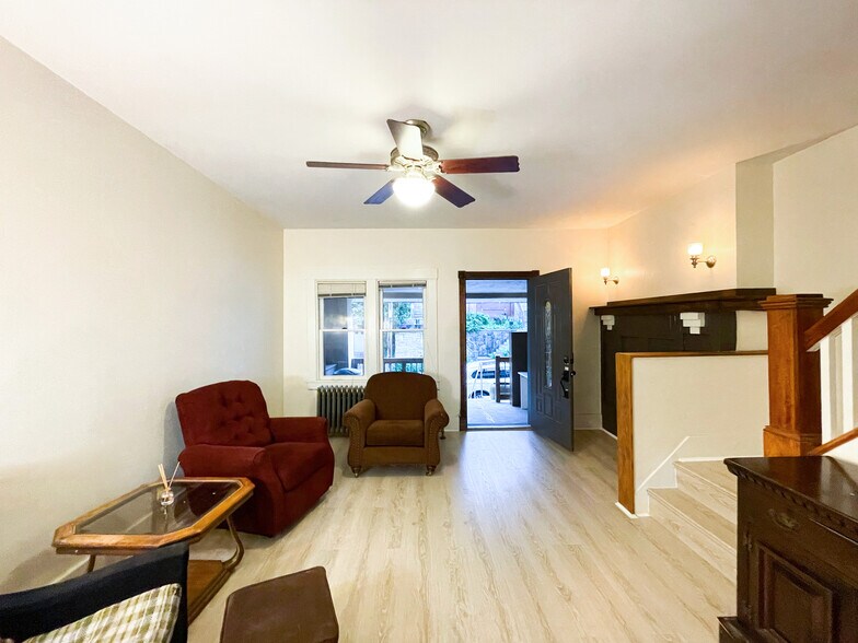 Building Photo - 1041 Mirror St