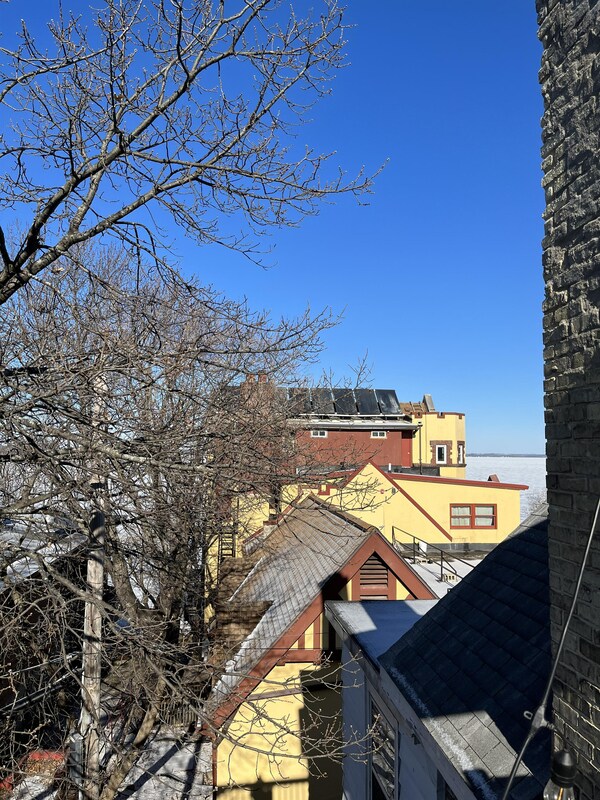 Building Photo - 240 W Lakelawn Pl