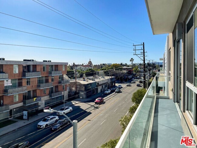 Building Photo - 710 N El Centro Ave