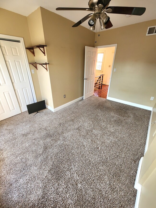 Building Photo - 444 E Fort Ave