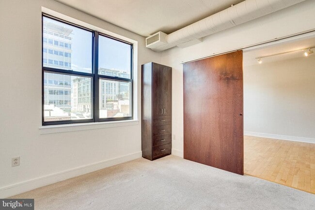 Building Photo - 809 6th St NW