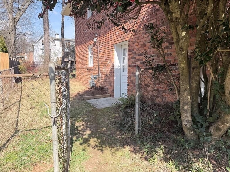 Building Photo - 2888 Bonanza Dr