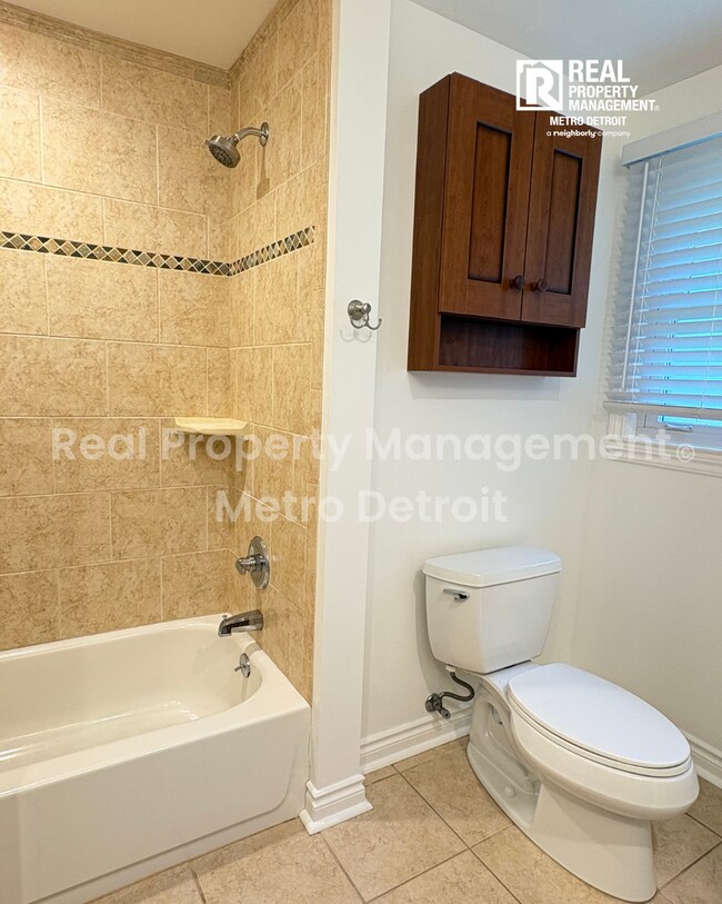 Building Photo - 4-Bedroom Single-Family Home in Troy, Michigan