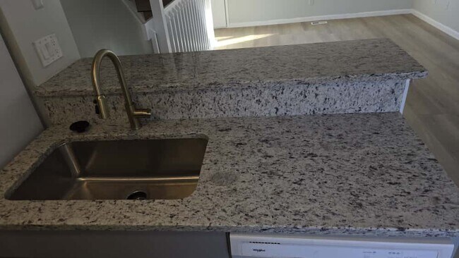 Building Photo - 5135 Singleton Dr