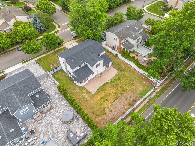 Building Photo - 26 Roseanne Dr