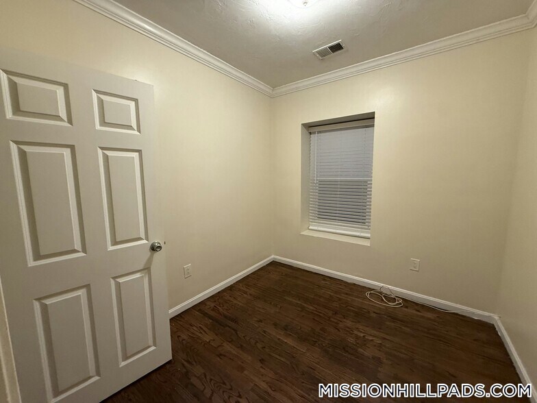 Building Photo - 712 Shawmut Ave