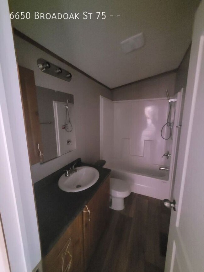 Building Photo - 6650 Broadoak St