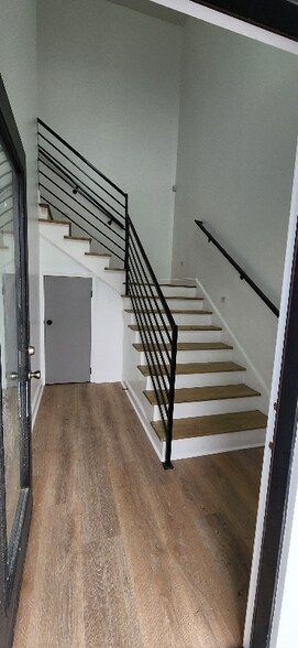 Building Photo - 2431 Franklin Ave