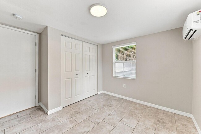 Building Photo - 7235 Orpine Dr N
