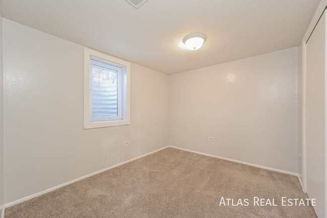 Building Photo - 5 Bedroom, 2 Bath in Arvada!!!