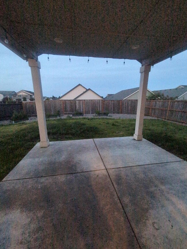 Building Photo - Large Corner Lot, 4 bedroom home