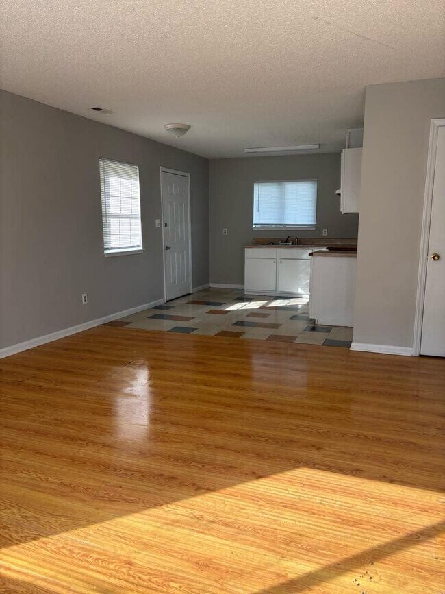Building Photo - Single Family Standridge manor