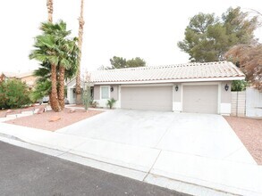 Building Photo - Discover Comfort and Convenience!
