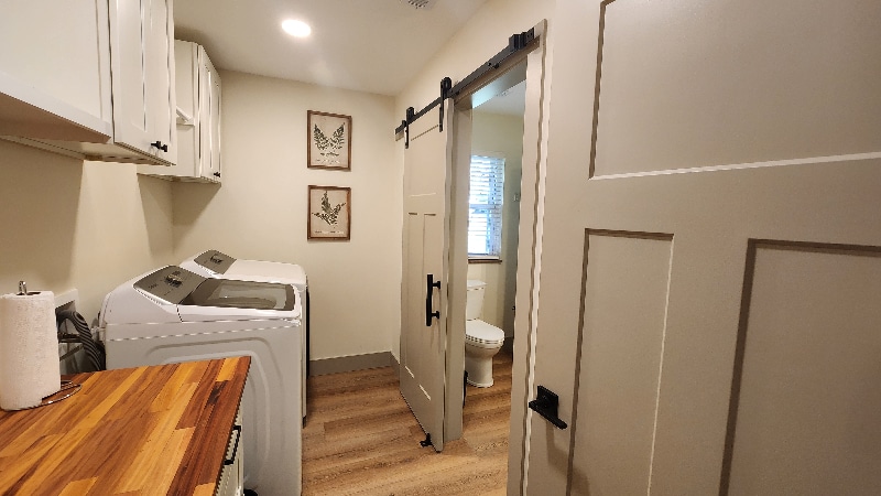 Building Photo - 1704 S Forest Dr