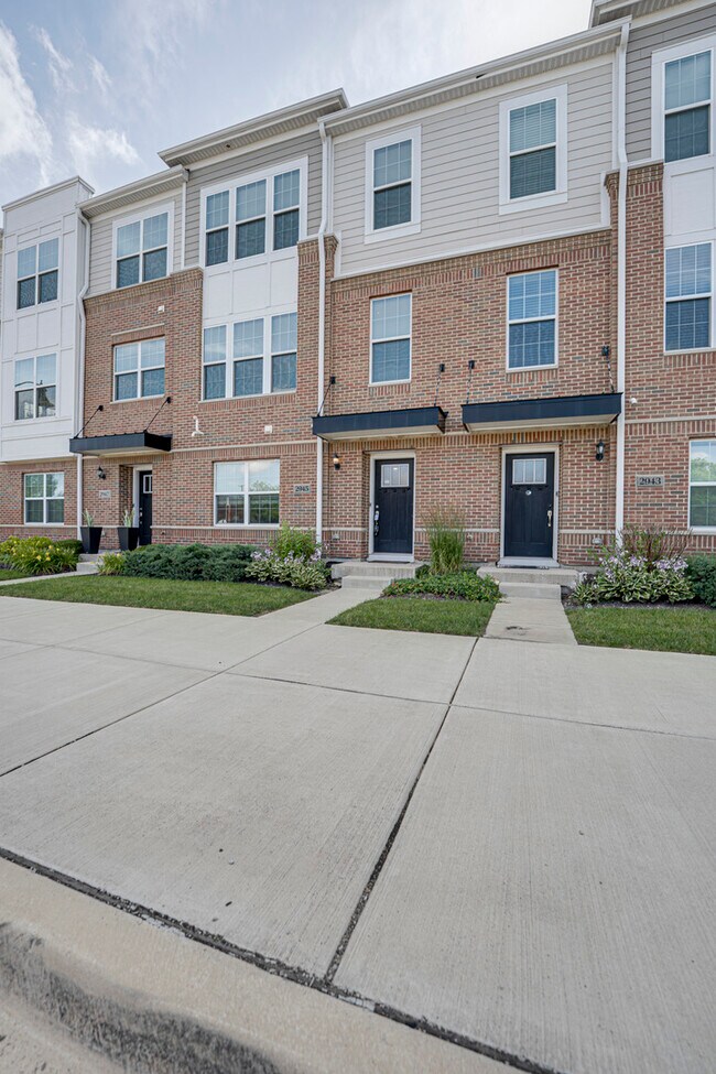 Building Photo - 2945 Showplace Dr