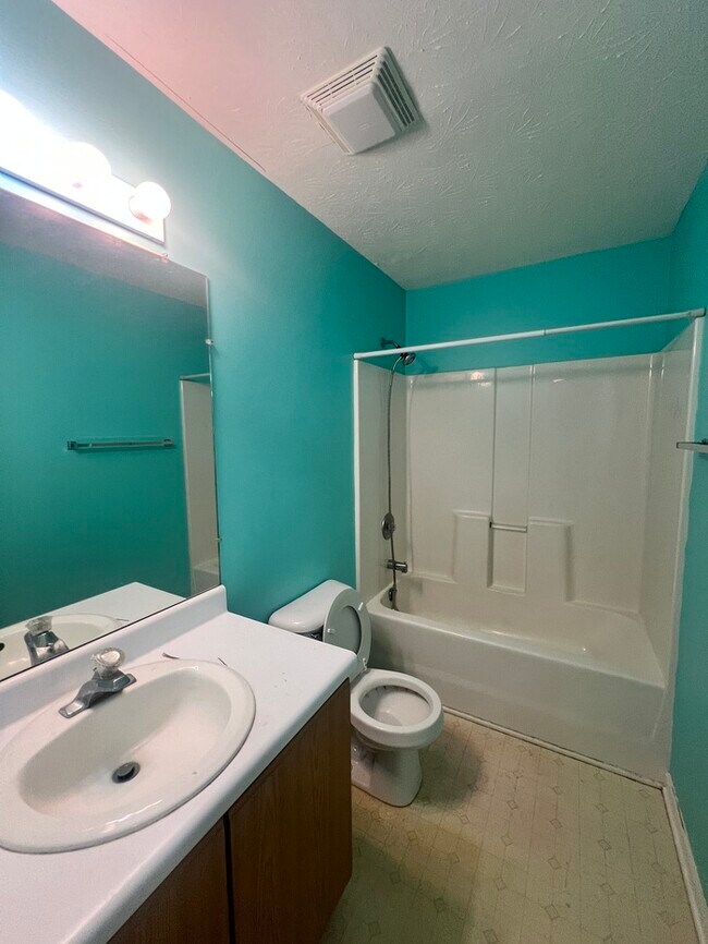 Building Photo - Southern Charm