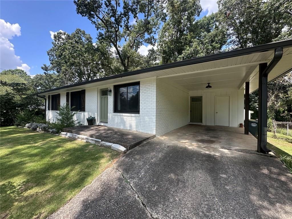 Building Photo - 2498 Lakewood Dr NW