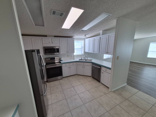 Building Photo - 2113 Sawgrass Ln