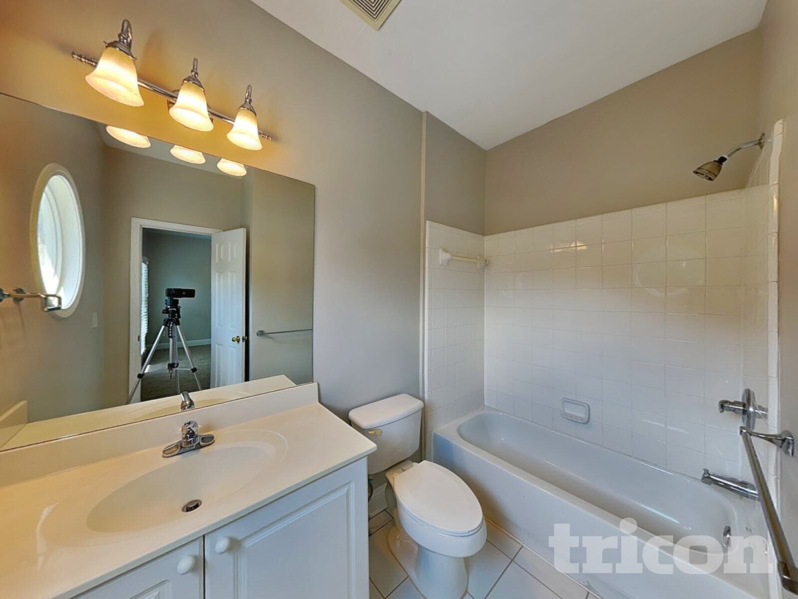 Building Photo - 1206 Comet View Tr SE