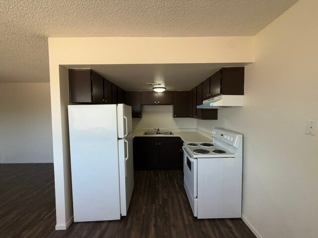 Building Photo - 2230 Dolly Ln