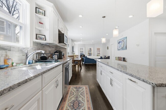 Building Photo - 67 Everett St