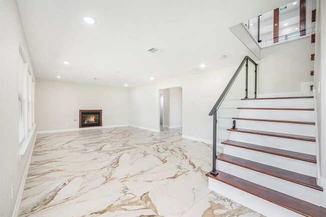 Building Photo - 7711 Antoine Dr
