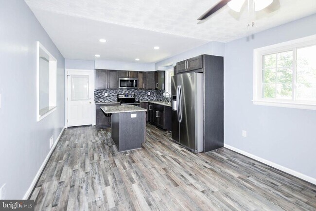 Building Photo - 6703 Groveton Dr