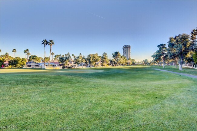 Building Photo - 945 Vegas Valley Dr