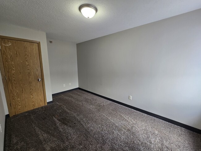 Building Photo - 60 Miller Ave SW