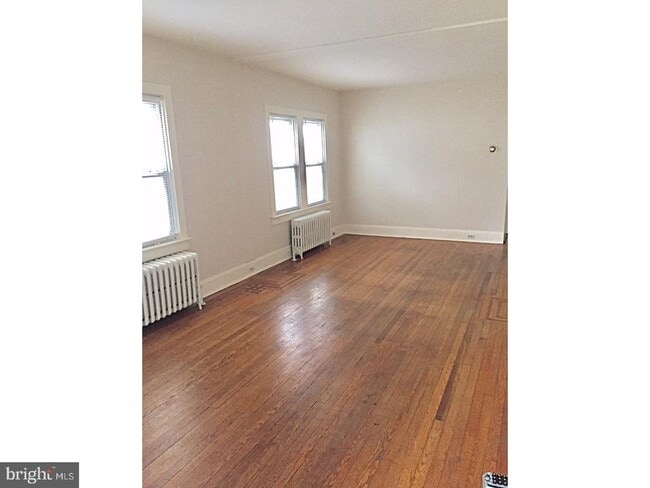 Building Photo - 721 Mayflower Ave