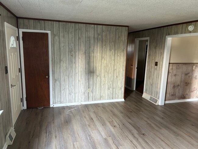 Building Photo - 253 Beacon Light Rd