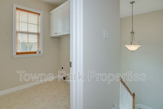 Building Photo - 1111 Hunters Cove
