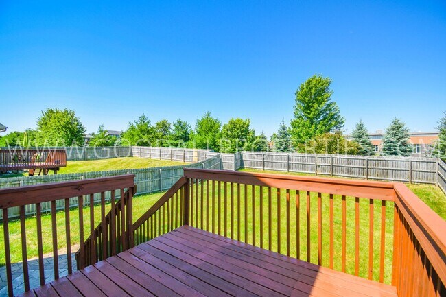 Building Photo - 3 bed 2.5 bath Single Family Home with fenced in yard in Urbandale within the Waukee School District