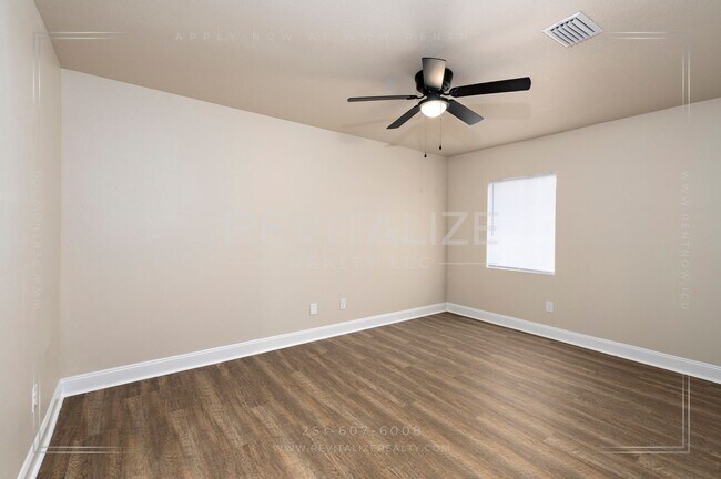 Building Photo - 1704 McGill Ave