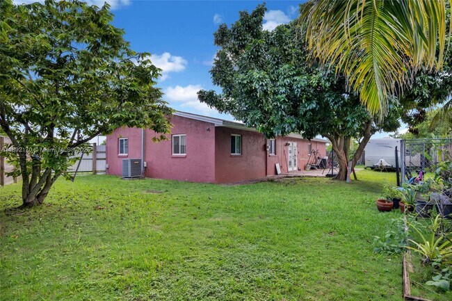 Building Photo - 26750 SW 124th Ave