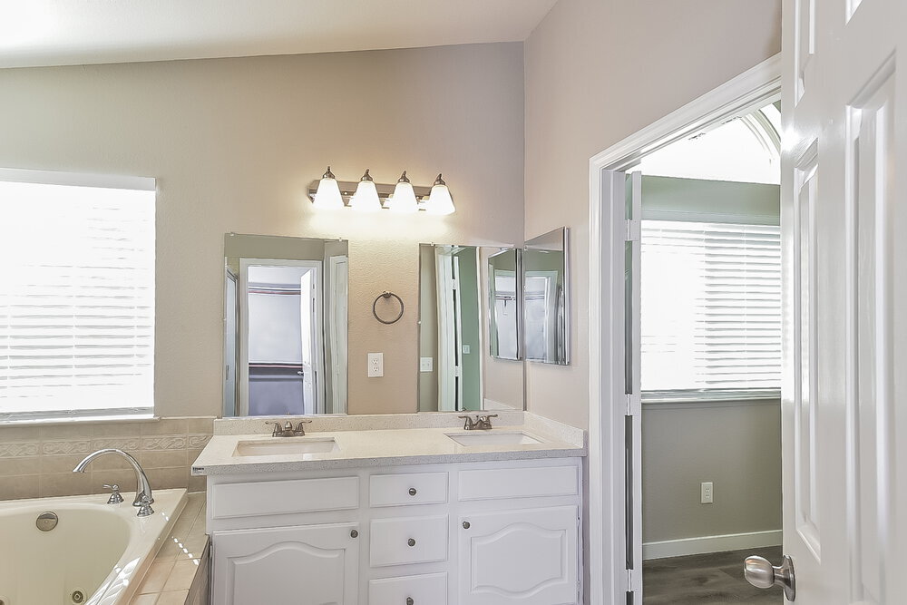 Building Photo - 7929 Dover Shores Ave