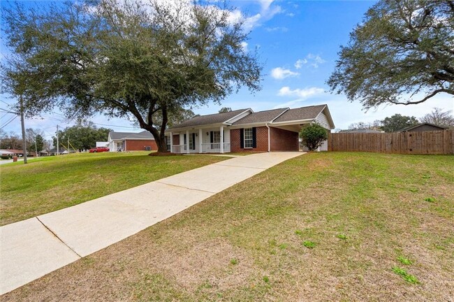 Building Photo - 7245 Pecan Terrace Dr