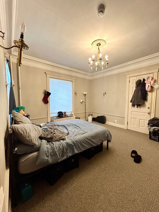 Building Photo - 2115 E 1st St