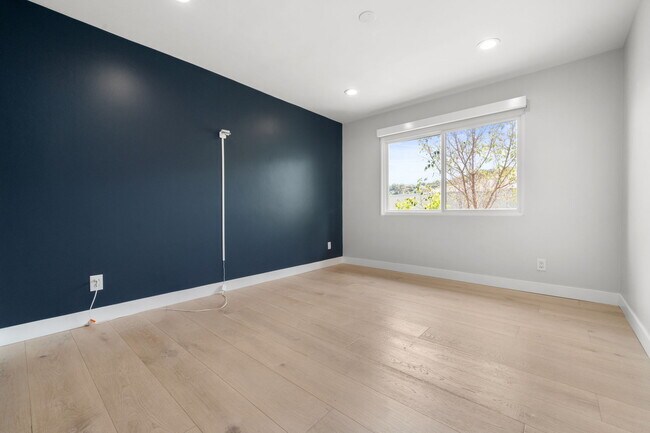 Building Photo - 16946 Encino Hills Dr