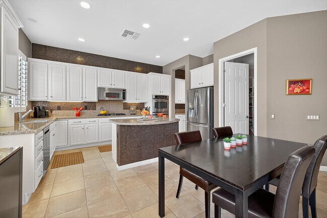 Building Photo - 81157 Avenida Sombra