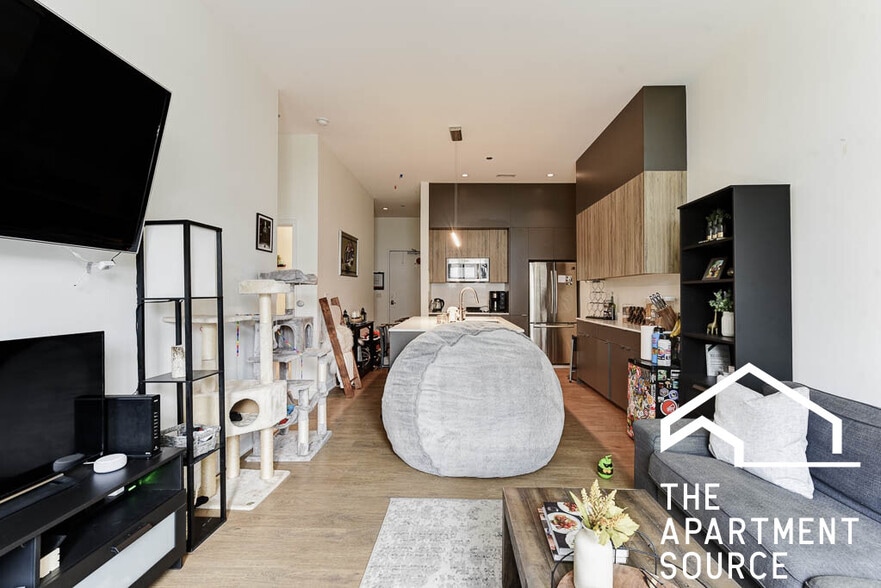 Building Photo - 3461 N Lincoln Ave